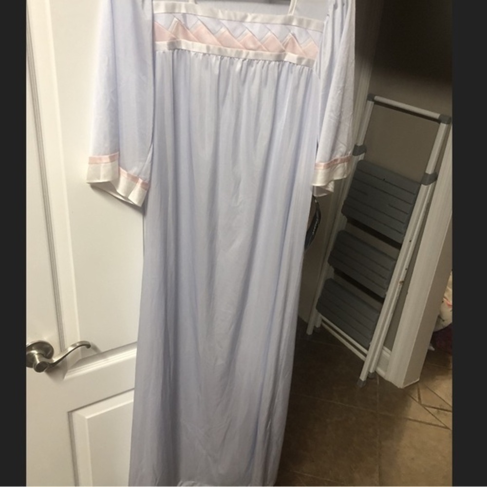 Vintage Henson Kickernick Gown or Lounger NWT